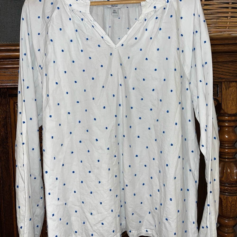 croft & barrow White V-Neck Long-Sleeve Top with Blue Dot Print
